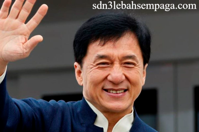 Biografi Jackie Chan: Legenda Film dan Aksi Bela Diri